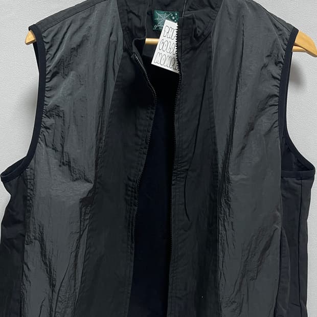 더콜디스트모먼트 TCM 3 slit vest (black) [M]