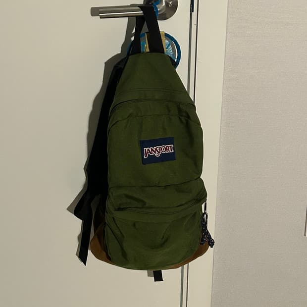 JanSport 클래식 백팩 (카키색)