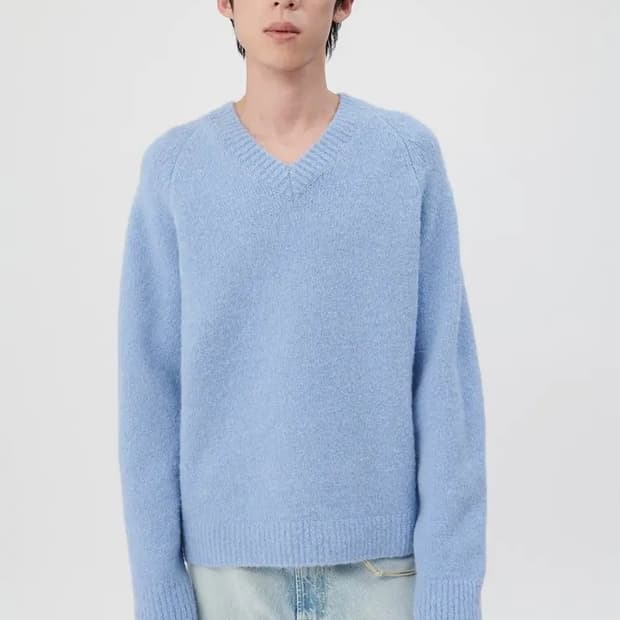 아워레가시 브이넥 레글런 퍼지 베이비 블루 알파카 니트 50