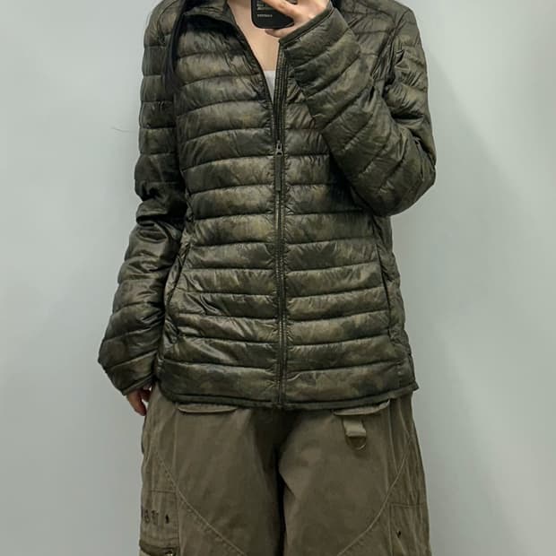 유니클로 카모 다운 경량 패딩