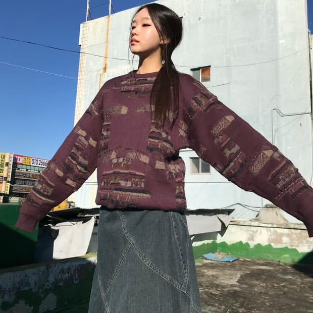 자주 와인 텍스쳐 니트 