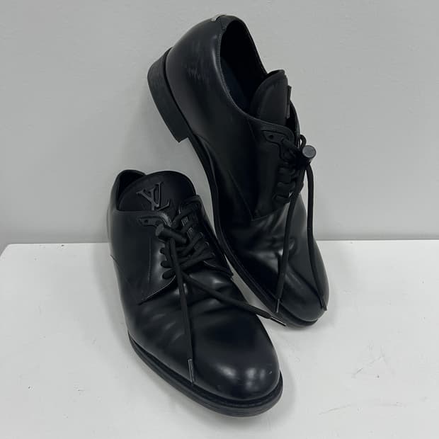 루이비통 LV 로고 레이스업 더비 슈즈