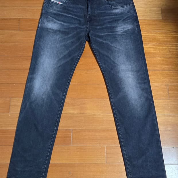 Diesel 디젤 2019 d-strukt 09j52 33/32