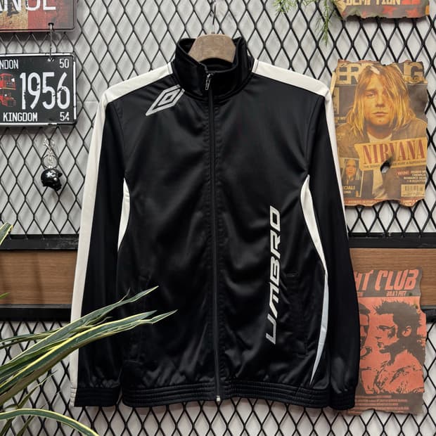 00s 엄브로 트랙자켓 전면 자수 로고 포인트 블랙