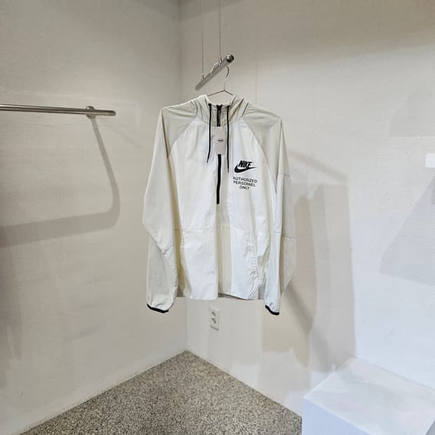 나이키 스포츠웨어 우븐 언라인드 아노락 라이트본