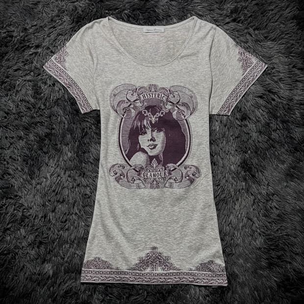 Hysteric Glamour 걸프린팅 오너먼트 그레이 반팔 티셔츠