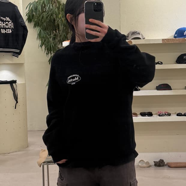 미스치프 스몰로고 블랙 맨투맨 U385