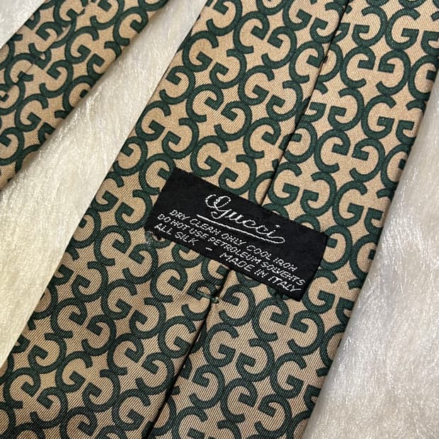 VINTAGE GUCCI TIE