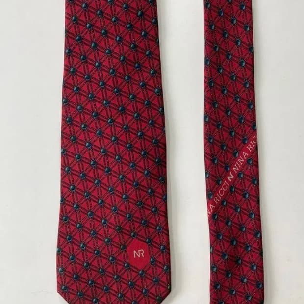 니나리치 넥타이