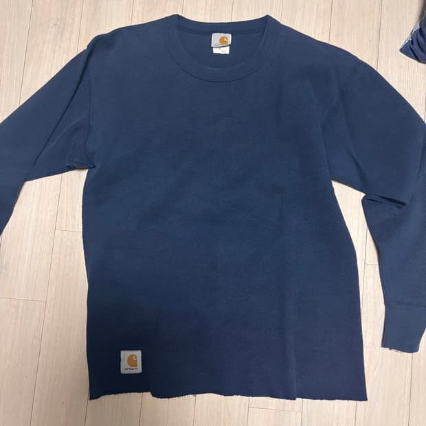 칼하트 네이비 니트 