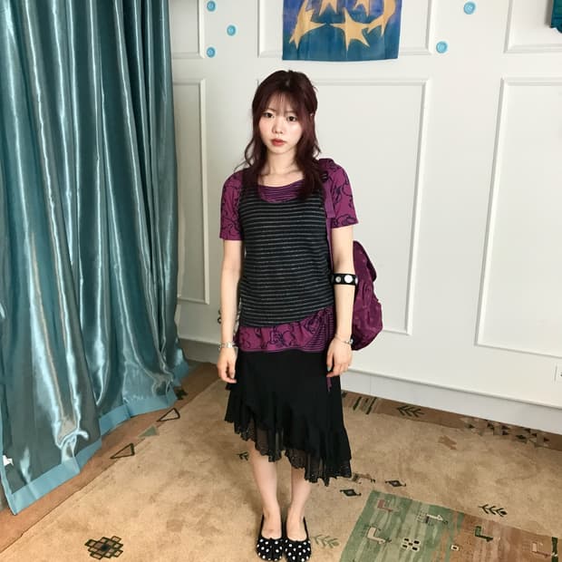 빈티지 페미닌과 키치 감성이 자연스럽게 묻어나는 룩💜🔮