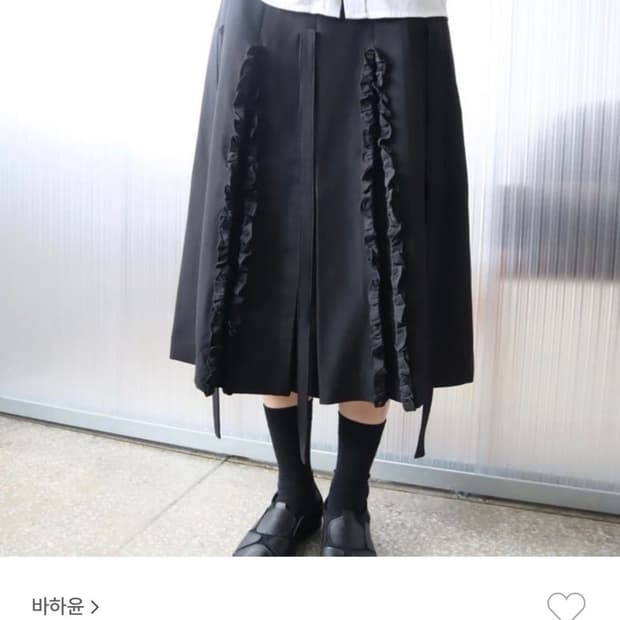바하윤 RUFFLE RIBBON PLEATS SKIRT (BLACK)