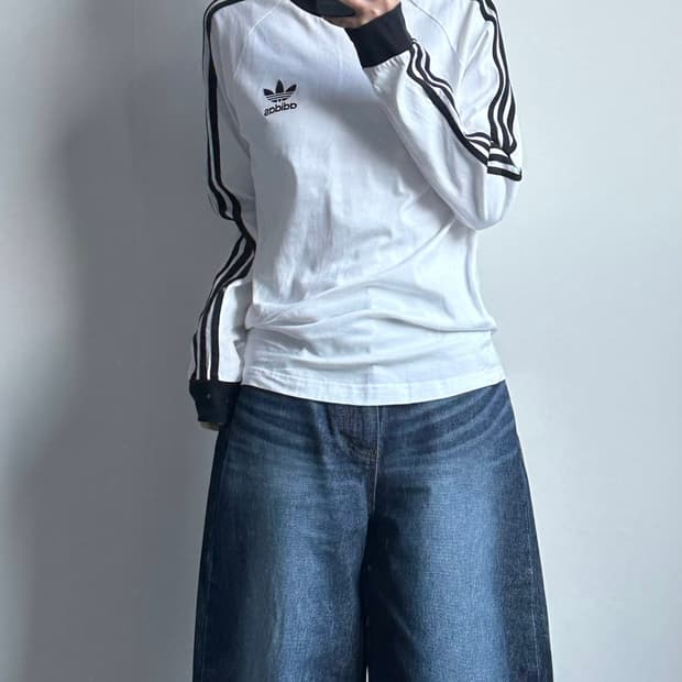 아디다스 화이트 사이드라인 롱슬리브 긴팔티