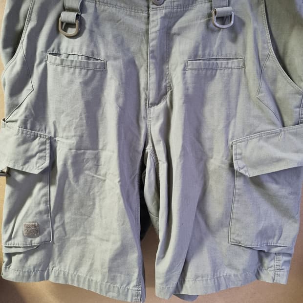 락워터 디자인 카고 반바지 