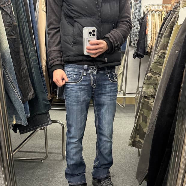 30) VIGOSS 워싱 자수 슬림 부츠컷 데님팬츠