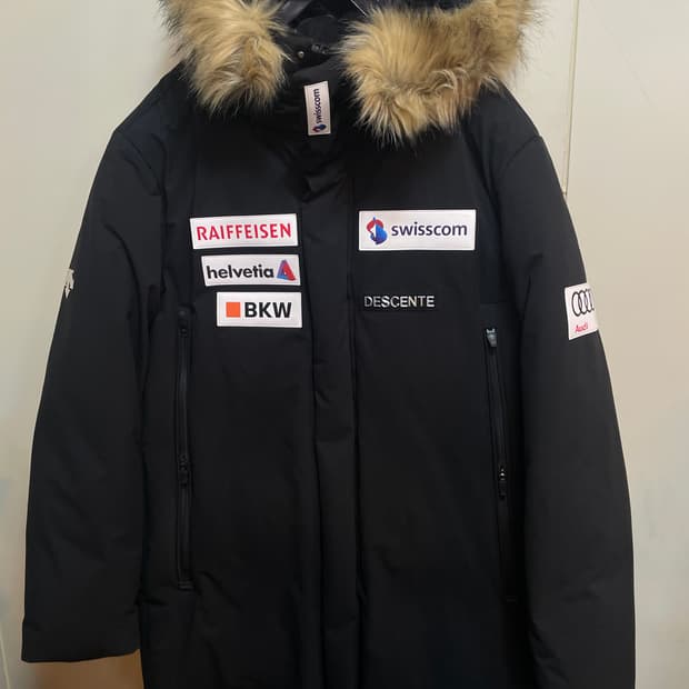 데상트 스위스스키 롱패딩