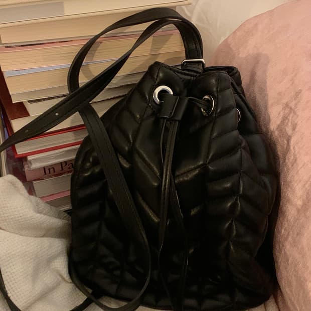ZARA 자라 퀼팅 버킷 백팩 블랙 가방