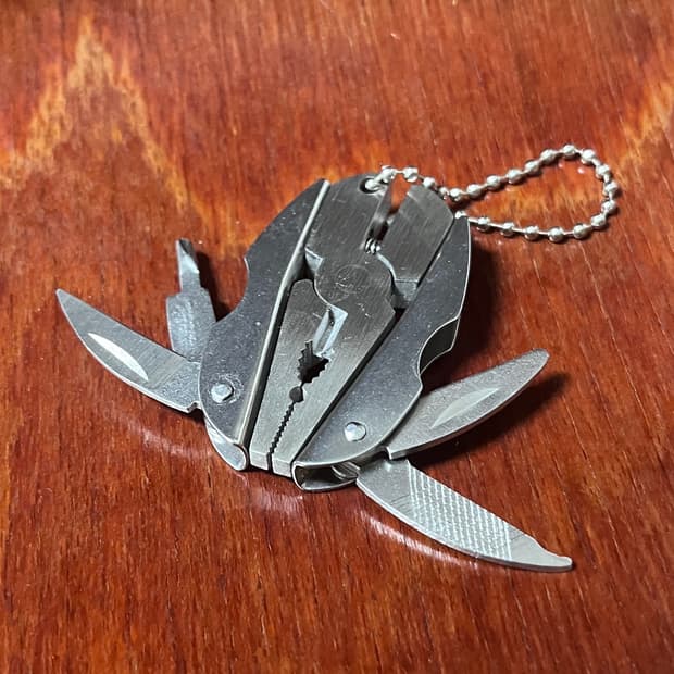Folding multi tool : BEETLE