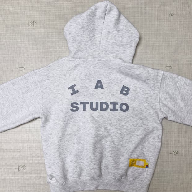 아이앱 스튜디오 십주년 후드티 라이트그레이s