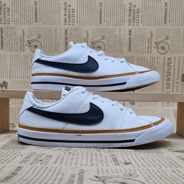 나이키 코트레거쉬 레더 스니커즈235