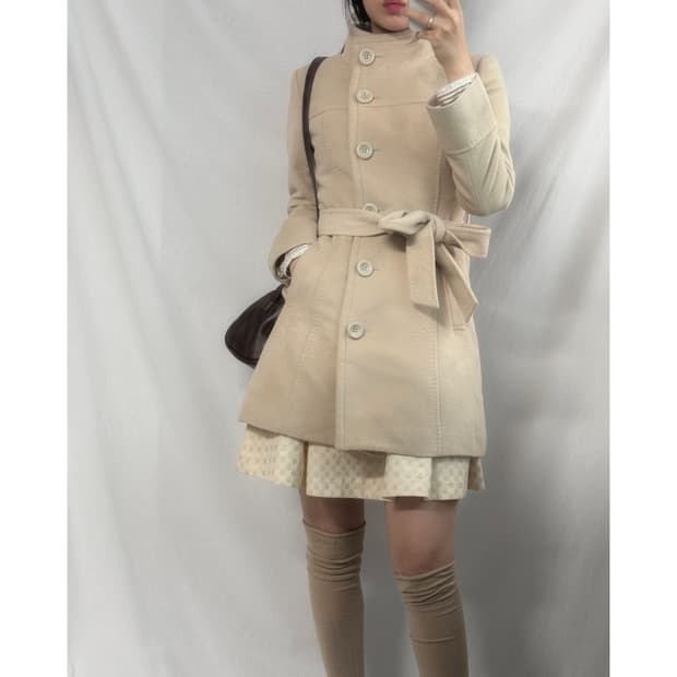 하이 넥 버튼 벨티드 코트 