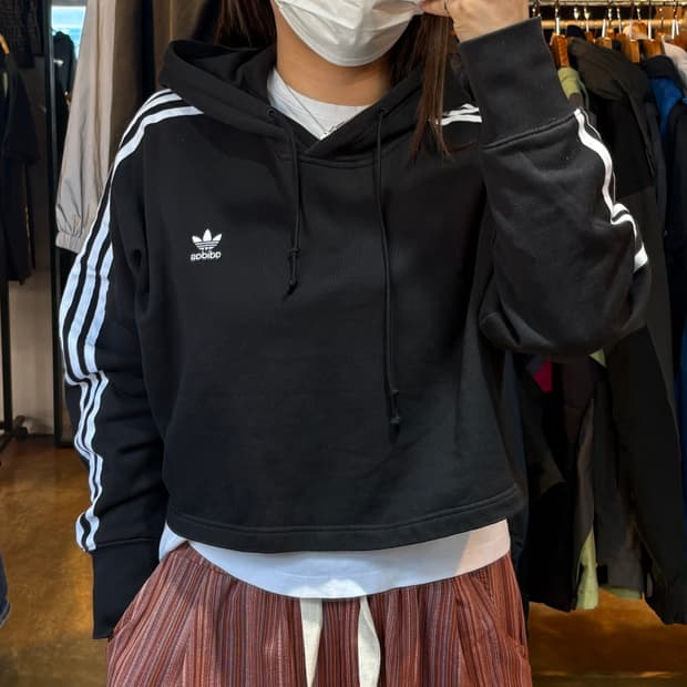 아디다스 사이드라인 블랙 크롭 후드