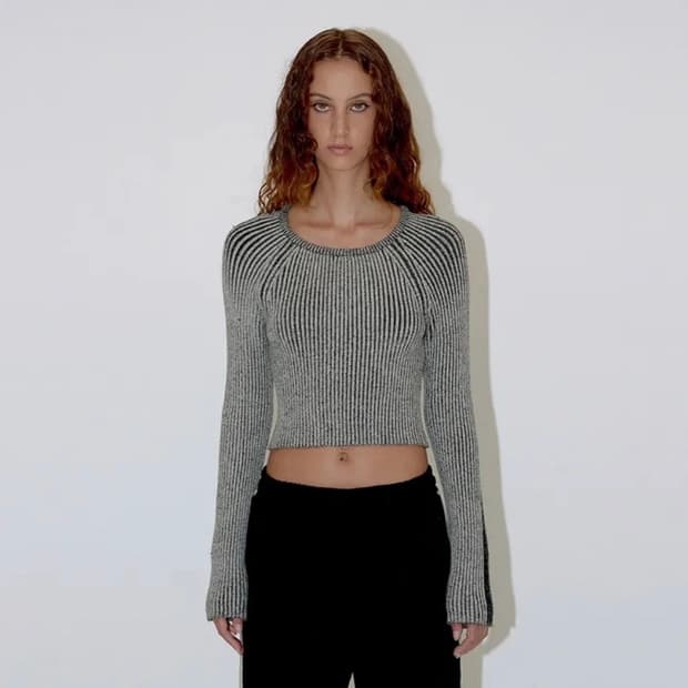 [새상품] DIAGONAL 다이애그널 크롭 니트 free size