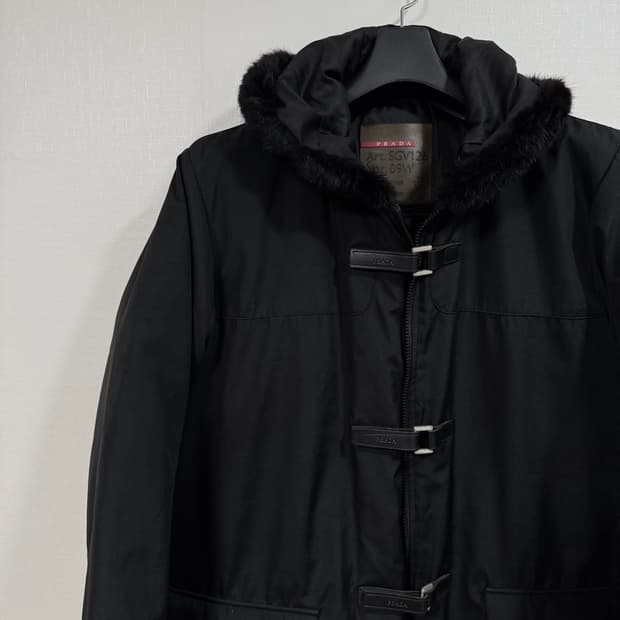 프라다 스포츠 레더버클 퍼 다운 패딩 자켓