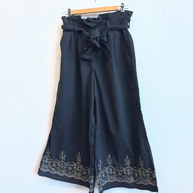 액시즈팜 자수 큐롯팬츠