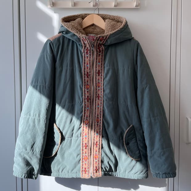 티티카카 하구미 패턴 양털 민트 패딩