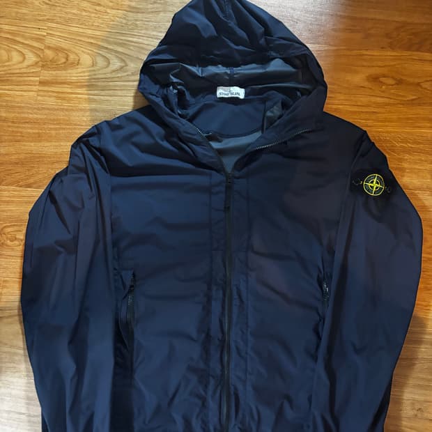 스톤아일랜드 바람막이