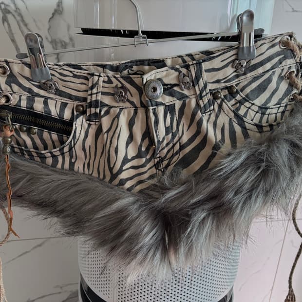 대대장급 로우라이즈 갸루 퍼 쇼츠