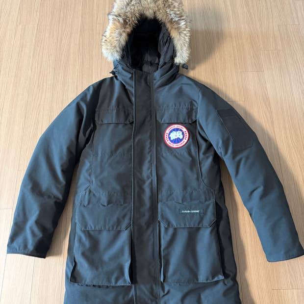 캐나다구스 시타델 블랙 퓨전 M사이즈 판매합니다.