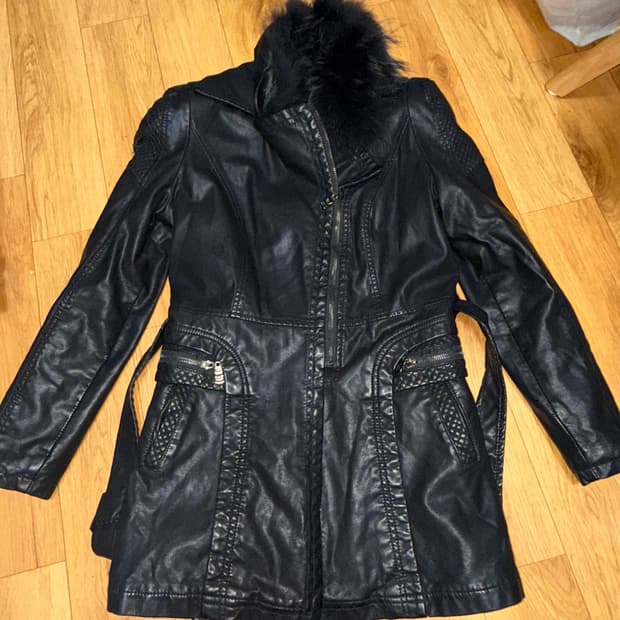 퍼카라 슬림핏 레더 코트