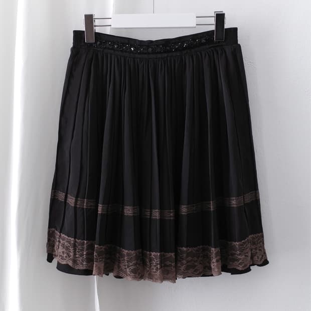 axes femme) lace pleats skirt