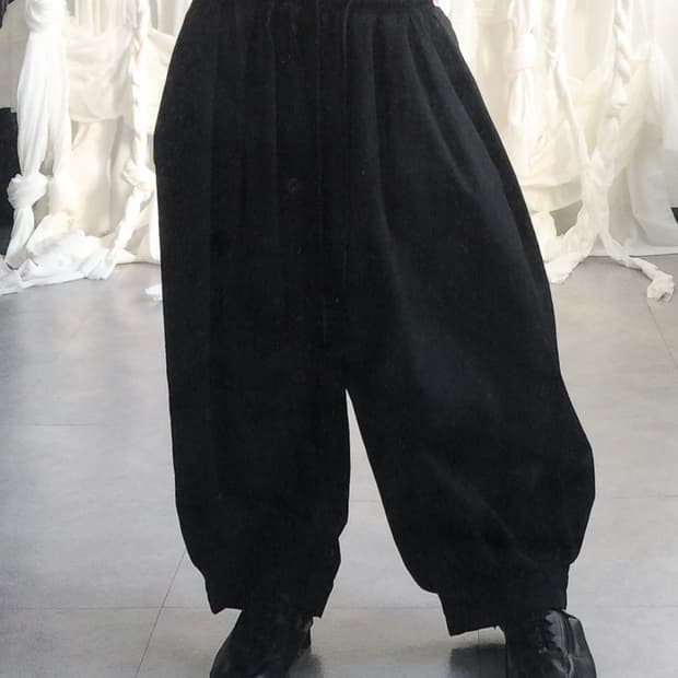 Button point balloon fit pants