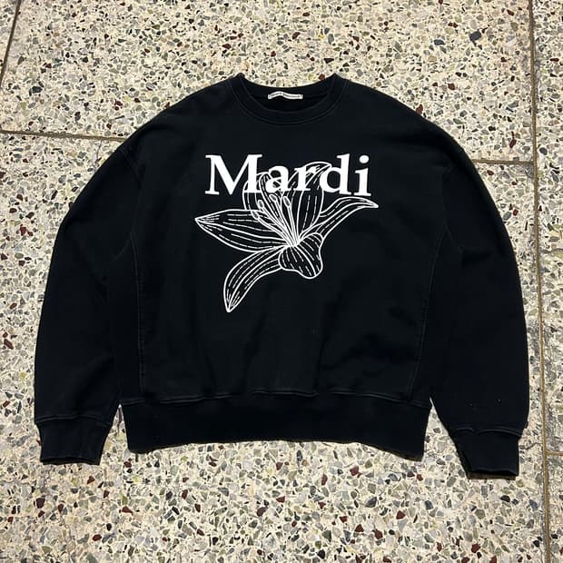 마르디 메크르디 블랙 플라워 맨투맨