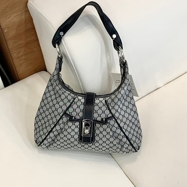 셀린느 트리오페 버클 호보백 (정품)