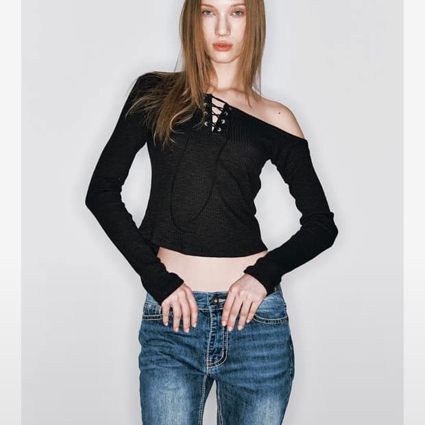 아수라 레이스 업 원숄더 티 블랙 (윈터 착용) 오프숄더티