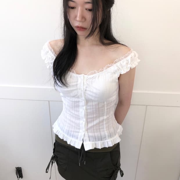 그린씨 스트라이프 프릴 블라우스 화이트 지그재그 에이블리