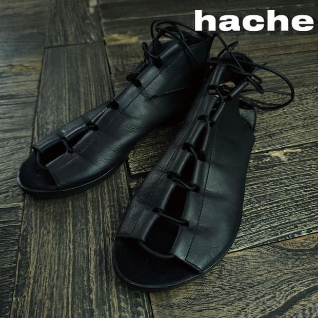 [HACHE 하쉬] 레이스 업 고딕 레더 샌들 블랙 M21445