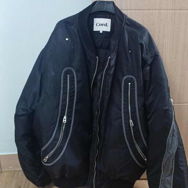 코드 봄버자켓 팝니다