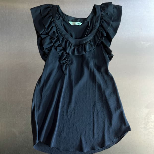 0009 - Soft Ruffle Sleeveless