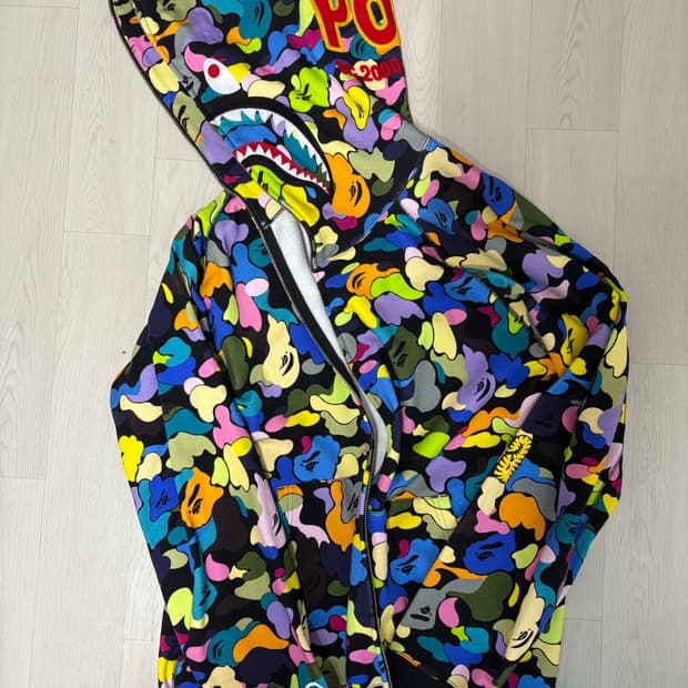 베이프 멀티컬러 샤크후드집업 3xl 판매합니다