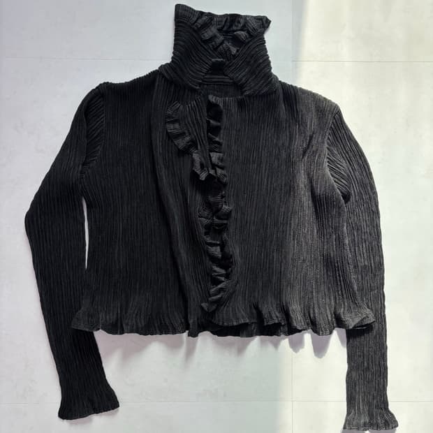 RUFFLE PLEATED CARDIGAN