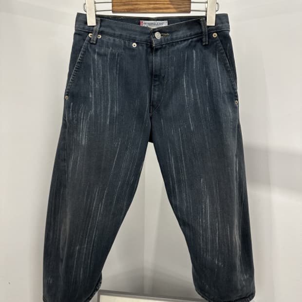 LEVI'S (28)