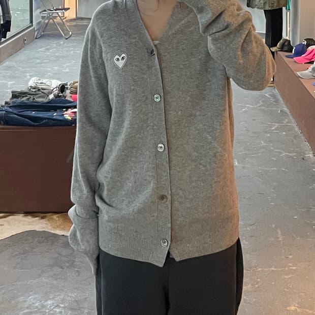 꼼데가르송 화이트 하트와펜 그레이 가디건 H2067