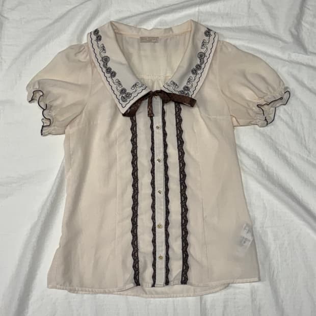 axes femme 초코 프릴 블라우스 