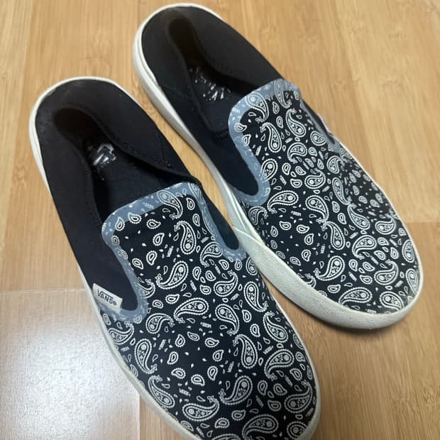 반스 컴피쿠시 원 반다나 블랙 스니커즈 275