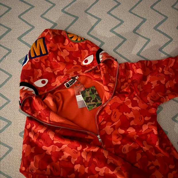 청담 매장판 베이프 레드 카모 샤크 집업